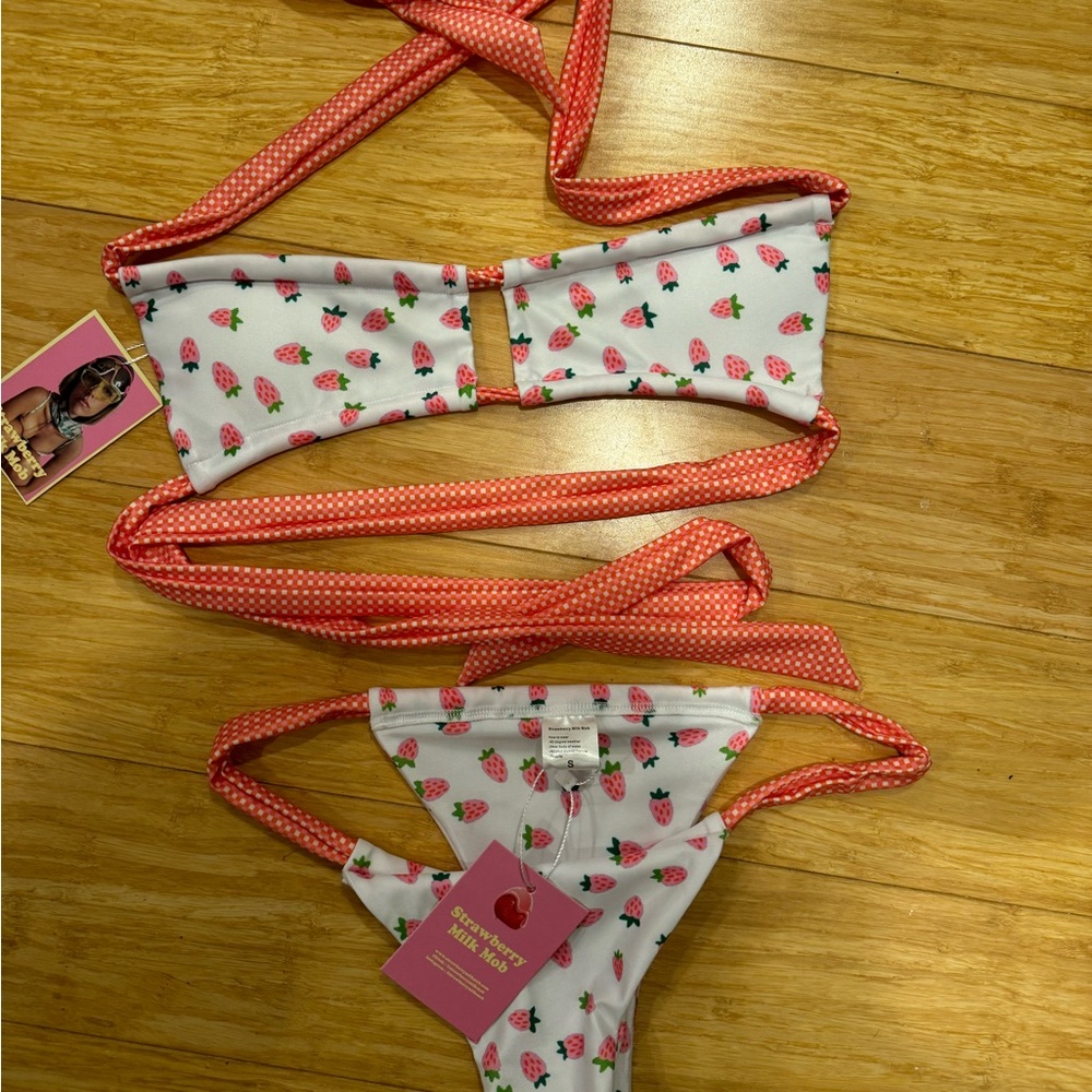 Strawberry Milkmob Set, NWT